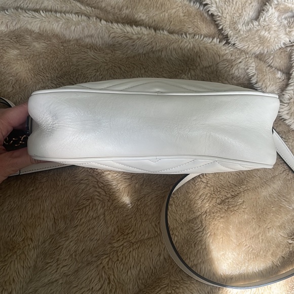 Gucci Marmont Chain Shoulder Bag in Cream - Picture 8 of 16
